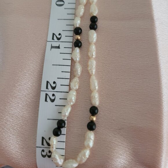 Vintage 60s Jewelry Beautiful Black, Gold  and White Pearl Necklaces for Women - Picture 6 of 7